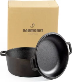 Daumonet Ducasse Gietijzeren Double Use Braadpan - Combi Sudderpan Zwart - 2-in-1 Bak- En Braadpan - PFAS & PFOA Vrij - Rond - Ø 26 Cm - 4,4 Liter - Emaille - Alle Warmtebronnen - Elektrisch - Gas - Halogeen - Inductie - Keramisch -Keukengerei Winkel 1053x1200