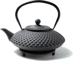 Tealøv THEE SET 1,25 LITER GIETIJZER | COMPLETE SET IN GESCHENKDOOS | Gietijzeren Theepot Met Roestvrijstalen Zeef, Gietijzeren Theekopjes En Onderzetter | In Authentiek Japanse Stijl | Kambin Zwart -Keukengerei Winkel 1200x1009 4