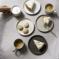 Gebaksbordjes - Taart Bordjes - 4 Stuks - Vaatwasser Bestendig - Keramiek - Wit - Beige - Bruin - Naturel -Keukengerei Winkel 1200x1190 1