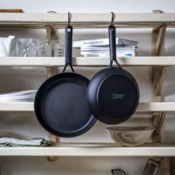 KitchenAid Classic Aluminium Koekenpannenset 2-delig ø24+28cm - Zwart - Inductie -Keukengerei Winkel 1200x1199