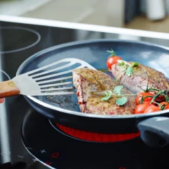 GreenPan Cambridge Hapjespan Met Deksel 24cm - Zwart - Inductie - PFAS-vrij 30 GreenPan Cambridge Hapjespan Met Deksel 24cm - Zwart - Inductie - PFAS-vrij -Keukengerei Winkel 1200x1199 4