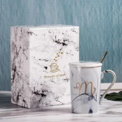 Merkloos Set Van 2 Mokken - Mok Set - Couple Mok - Koffiemok - Koffiebeker - Beker - Mokken En Bekers - Beker Met Lepel En Deksel - 400 Ml - Keramiek - Mr./Mrs. - Blauw/roze -Keukengerei Winkel 1200x1200 1230