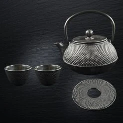 SakuraTea - Theepot Set - 4-delig - Gietijzer - Zwart - 0.8L - 2 Kopjes (100ml) -Keukengerei Winkel 1200x1200 1404