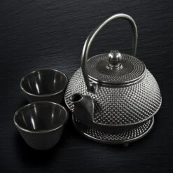SakuraTea - Theepot Set - 4-delig - Gietijzer - Zwart - 0.8L - 2 Kopjes (100ml) -Keukengerei Winkel 1200x1200 1405