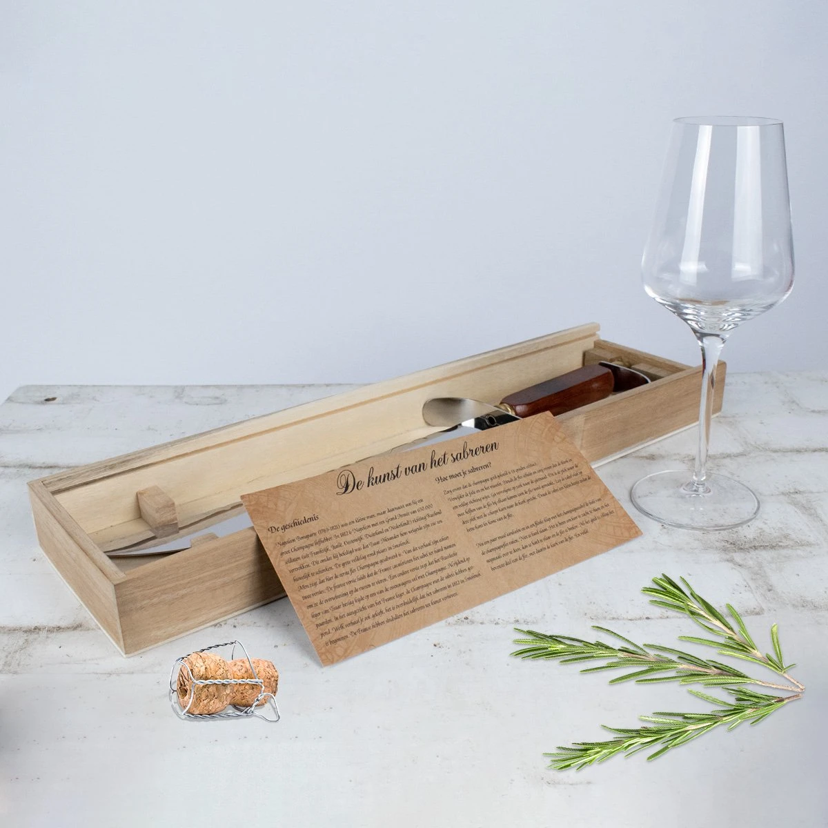 Dymund® Sabreer Sabel - RVS - Professioneel Champagnesabel - Incl. Bewaardoos - 44,5 Cm 7 Dymund® Sabreer Sabel - RVS - Professioneel Champagnesabel - Incl. Bewaardoos - 44,5 Cm - Afbeelding 7