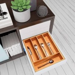 Merkloos Bamboehouten Bestekbak - 5 Compartimenten - 25 X 35 X 6 Cm. - Organizer - 5 Vaks -Keukengerei Winkel 1200x1200 1824