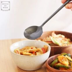 House Of Husk 1 Persoons Chopstick Set - 1 Paar Metalen Koreaanse Eetstokjes - Inclusief Eetlepel En Houder - RVS - Metaal - Eetstokjes - Koreaans - Vaatwasserbestendig - Sushi Chopsticks - Noodles - Zwart -Keukengerei Winkel 1200x1200 1995