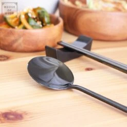 House Of Husk 1 Persoons Chopstick Set - 1 Paar Metalen Koreaanse Eetstokjes - Inclusief Eetlepel En Houder - RVS - Metaal - Eetstokjes - Koreaans - Vaatwasserbestendig - Sushi Chopsticks - Noodles - Zwart -Keukengerei Winkel 1200x1200 1997