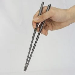 House Of Husk 1 Persoons Chopstick Set - 1 Paar Metalen Koreaanse Eetstokjes - Inclusief Eetlepel En Houder - RVS - Metaal - Eetstokjes - Koreaans - Vaatwasserbestendig - Sushi Chopsticks - Noodles - Zwart -Keukengerei Winkel 1200x1200 1998