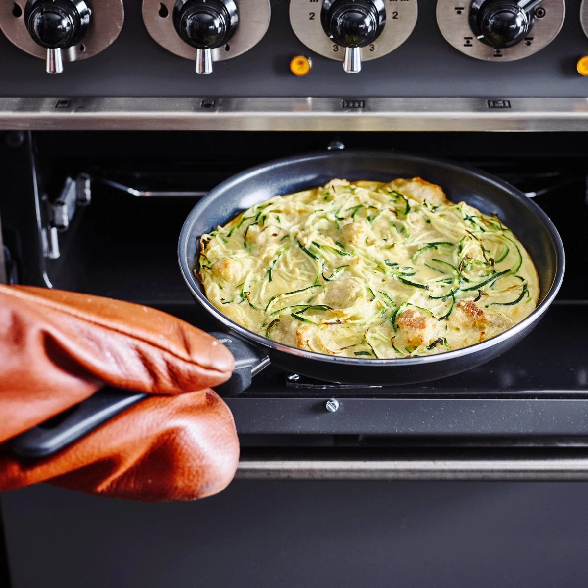 GreenPan Cambridge Hapjespan Met Deksel 28cm - Zwart - Inductie - PFAS-vrij 13 GreenPan Cambridge Hapjespan Met Deksel 28cm - Zwart - Inductie - PFAS-vrij - Afbeelding 13