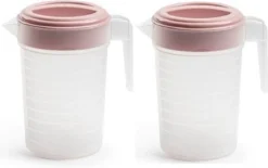 2x Stuks Waterkan/sapkan Transparant/roze Met Deksel 1 Liter Kunststof- Smalle Schenkkan Die In De Koelkastdeur Past