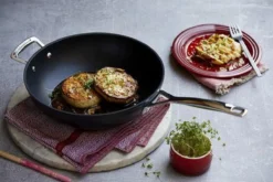 LE CREUSET - Les Forgees - Wokpan 30cm -Keukengerei Winkel 1200x800 56