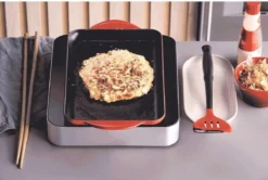 Le Creuset - Gietijzeren Grillplaat - 32x22cm - Kersenrood -Keukengerei Winkel 1200x807 4