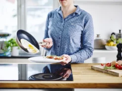 GreenPan Cambridge Hapjespan Met Deksel 28cm - Brons - Inductie - PFAS-vrij 15 GreenPan Cambridge Hapjespan Met Deksel 28cm - Brons - Inductie - PFAS-vrij -Keukengerei Winkel 1200x899 12