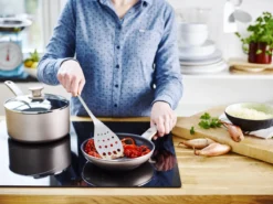 GreenPan Cambridge Hapjespan Met Deksel 28cm - Brons - Inductie - PFAS-vrij 16 GreenPan Cambridge Hapjespan Met Deksel 28cm - Brons - Inductie - PFAS-vrij -Keukengerei Winkel 1200x899 13