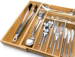 Budu Uitschuifbare Bamboe Bestekbak #43 (43 Cm Diep) - Bestekcassette Hout - Besteklade - 43 X 32,2 - 53 Cm - 6/8 Vakken -Keukengerei Winkel 1200x923 4