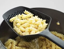 Joseph Joseph Scoop Plus Vergietlepel - Schuimspaan - Frituurschep -Keukengerei Winkel 1200x923 5