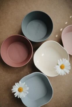 Siliconen Kommen - Mushie - Woodchuck - Set 2 -Keukengerei Winkel 813x1200 1