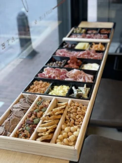 Sjoelbak - Borrelsjoelbak - Hapjesplank - Borrelplank - Mini Sjoelbak 120 Cm Met Zwarte Bakjes - Kleine Sjoelbakken -Keukengerei Winkel 899x1200 11