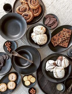 Vtwonen Serviesset - Mat Zwart - Porselein - 16-Delig -Keukengerei Winkel 927x1200 1