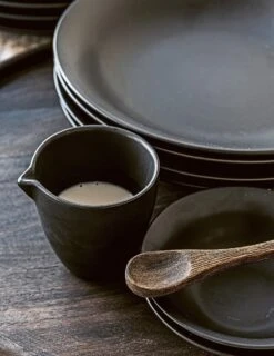 Vtwonen Serviesset - Mat Zwart - Porselein - 16-Delig -Keukengerei Winkel 927x1200 2